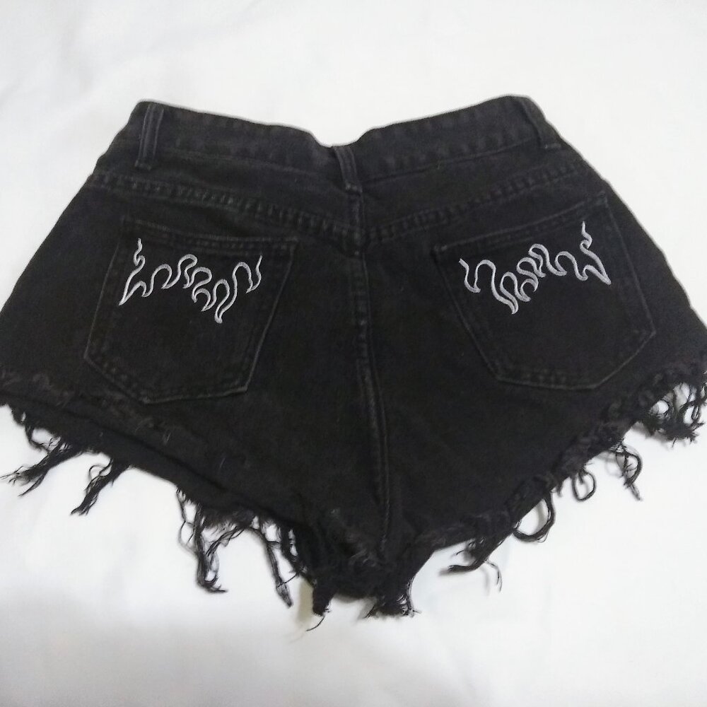 SHEIN EZwear Raw Hem Embroidery Denim Shorts